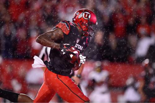 Scott Sommerdorf   |  The Salt Lake Tribune
Utah Utes WR Kenneth Scott (2) gathers in an 11 yard catch in the rain to score for Utah during first half play. The TD gave Utah a 14-10 lead. Utah led Arizona State 14-10 at the half, Saturday, October 17, 2015.