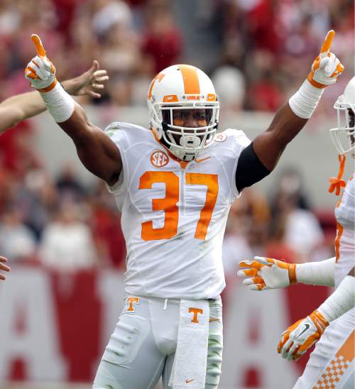 College football: No. 8 Alabama survives scare from Tennessee, 19-14 ...