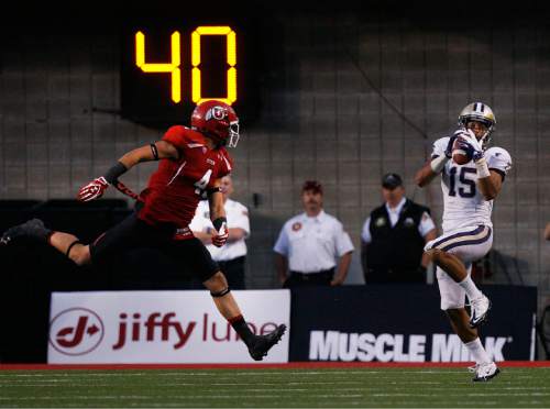 Scott Sommerdorf  |  The Salt Lake Tribune

Washington wide receiver Jermaine Kearse (15) catches a pass that he turned into a 23 yard TD to make the score 24-7 in the third quarter. Defending for Utah is LB Brian Blechen (4). The Washington Huskies defeated Utah 31-14 in Salt Lake City, Saturday, October 1, 2011.