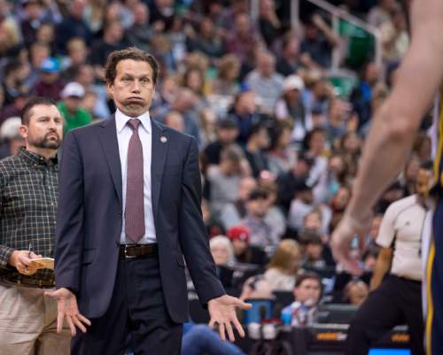 Lennie Mahler  |  The Salt Lake Tribune

Utah Jazz head coach Quin Snyder motions to Gordon Hayward during a timeout in the first half of a game against the Memphis Grizzlies at Vivint Smart Home Arena on Saturday, Nov. 7, 2015.