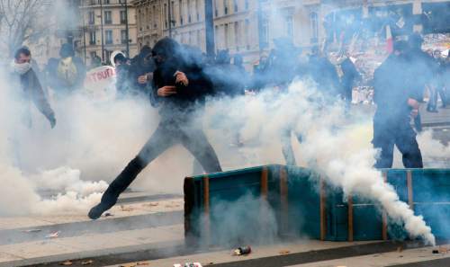 Activists clash with policemen during a protest ahead of the 2015 Paris Climate Conference, in Paris, Sunday, Nov. 29, 2015. More than 140 world leaders are gathering for high-stakes climate talks that start Monday, and activists are holding marches and protests around the world to urge them to reach a strong agreement to slow global warming. (AP Photo/Christophe Ena)