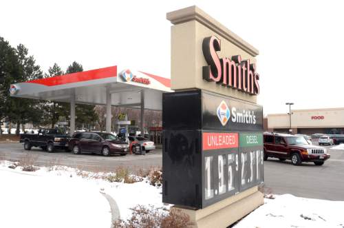 Steve Griffin  |  The Salt Lake Tribune

Motorists fill up their cars at the Smith's  gas station on 800 south and 900 east in Salt Lake City, Monday, December 28, 2015.