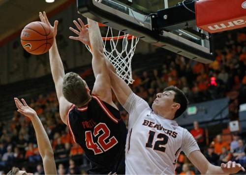 Utah's Jakob Poeltl, left, has his shot contested by Oregon State's Drew Eubanks, right, during the first half of an NCAA college basketball game in Corvallis, Ore., on Thursday, Feb. 4, 2016. (AP Photo/Timothy J. Gonzalez)