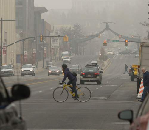 Al Hartmann  |  The Salt Lake Tribune
Folks cross State Street and 200 South during the polluted morning commute Wed. Feb 10.  Air was foggy with pollution levels in the red zone.