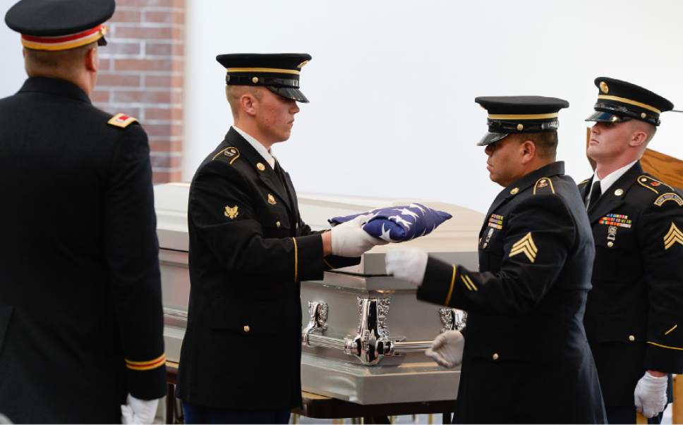 Francisco Kjolseth | The Salt Lake Tribune
Gerald Folsom, who served in the U.S. Army Air Corps during WWII, is laid to rest at the Utah Veterans Cemetery in Bluffdale last week. In five to six years, there will be no more space for new veteran burials.