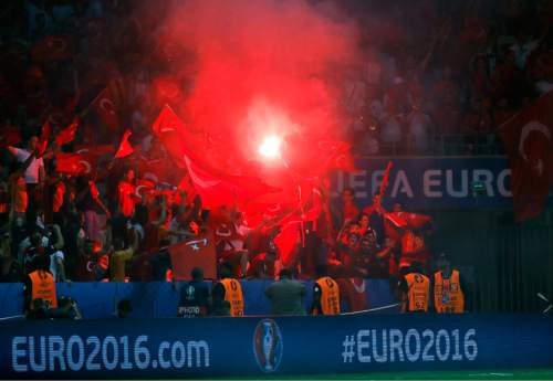 Soccer Fireworks Flare Up As Threat To Games Fans At Euro 16 The Salt Lake Tribune