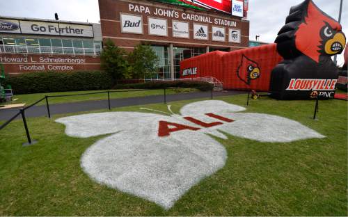 College football: Jackson, No. 10 Louisville run over No ...