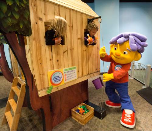 Rick Egan  |  The Salt Lake Tribune

Galise Balmanno, 5,  and Decker Holder, 5 play with Sid the Science Kid at the Discovery Gateway, Friday, September 23, 2016. The Sid the Science Kid: The Super-Duper Exhibit! brings the award-winning PBS Kids TV series to life. The public opening is Saturday at 11:00 am.