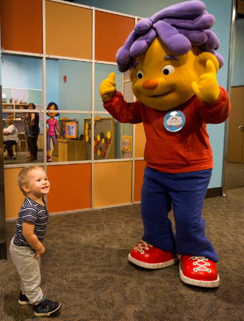 Rick Egan  |  The Salt Lake Tribune

Collin Maloney, 1, Bountiful, shakes hands with Sid the Science Kid at the Discovery Gateway's newest traveling exhibit which brings the award-winning PBS Kids TV series to life. Friday, September 23, 2016. The public opening is Saturday at 11:00 am.