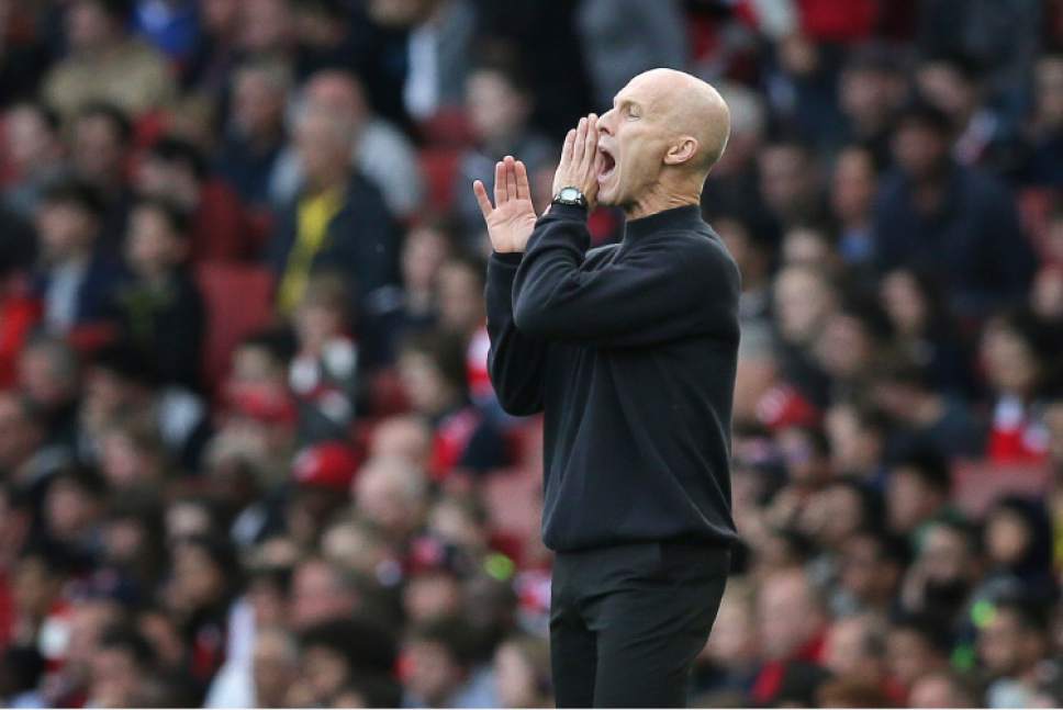 Swansea manager Bob Bradley looks across the pitch during the English Premier League soccer match between Arsenal and Swansea City at The Emirates Stadium in London, Saturday Oct. 15, 2016. (AP Photo/Tim Ireland)