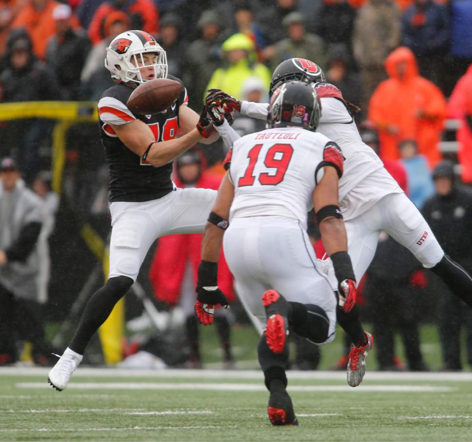 Oregon State wide receiver Timmy Hernandez, left, has a pass tipped away by a Utah defender in the first half of an NCAA college football game in Corvallis, Ore., on Saturday, Oct. 15, 2016. (AP Photo/Timothy J. Gonzalez)