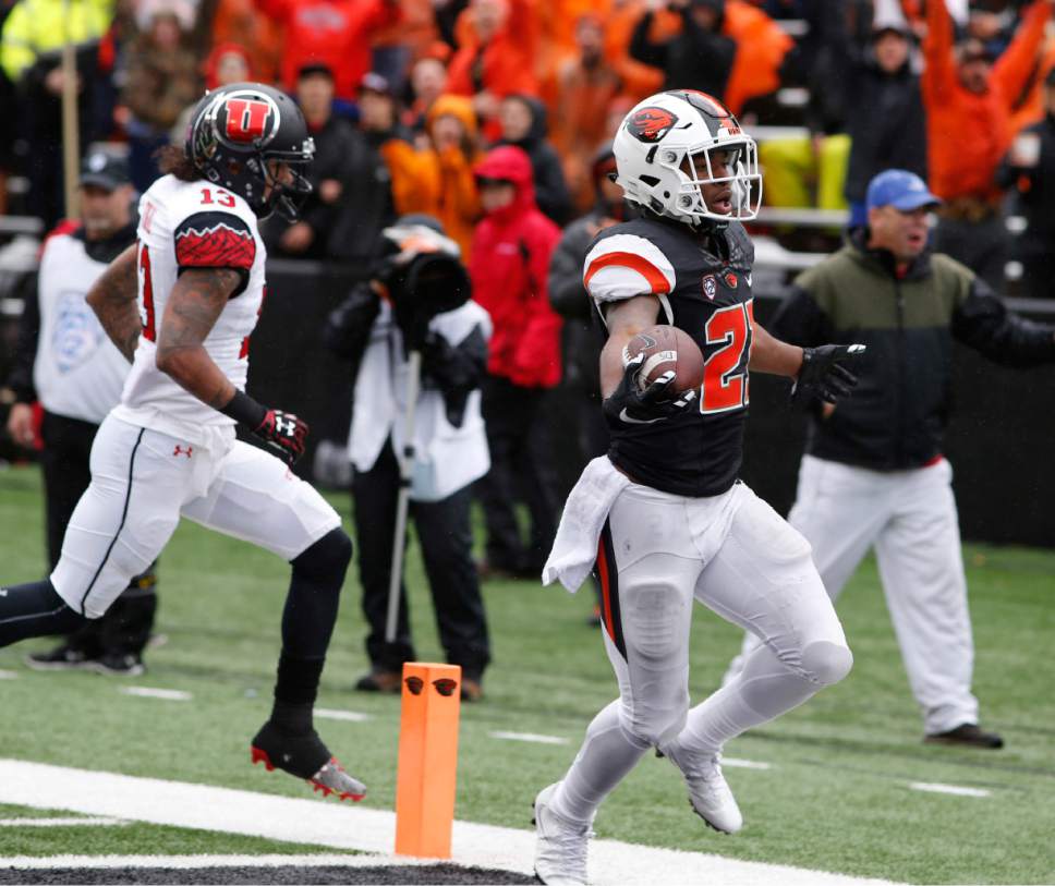 Oregon State running back Artavis Pierce goes into the end zone for a touchdown in the second half of an NCAA college football game against Utah, in Corvallis, Ore., on Saturday, Oct. 15, 2016. Utah won 19-14. (AP Photo/Timothy J. Gonzalez)