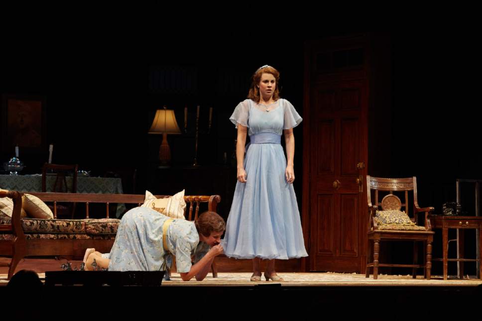 review the glass menagerie