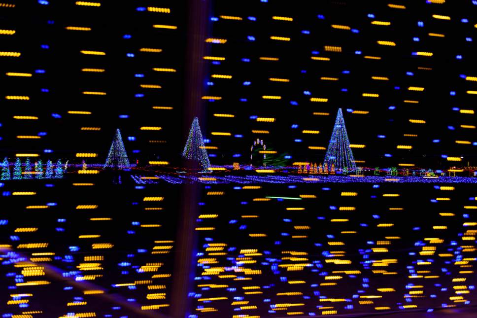 Photos Drivethru Christmas in Color attraction expands to a second