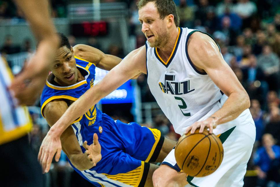 Utah Jazz's Joe Ingles speaks with reporters following the Utah Jazz shoot  around practice Tuesday, Oct. 26, 2021, in Salt Lake City. (AP Photo/Rick  Bowmer Stock Photo - Alamy