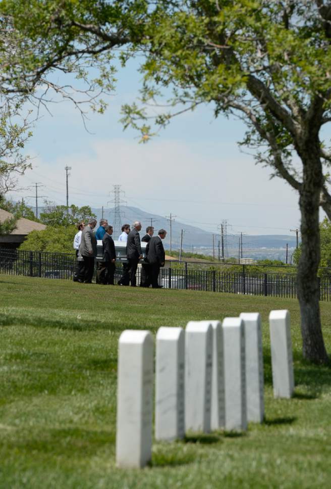 Francisco Kjolseth | The Salt Lake Tribune
Gerald Folsom, who served in the U.S. Army Air Corps during WWII, is laid to rest at the Utah Veterans Cemetery in Bluffdale last week. In five to six years, there will be no more space for new veteran burials.