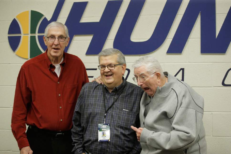Former Utah Jazz head coaches Jerry Sloan, left, and Frank Layden, right, pose with The Salt Lake Tribune reporter Steve Luhm before an NBA basketball game Saturday, Dec. 31, 2016, in Salt Lake City. It was Luhm's last game after 37 years at the Tribune. (AP Photo/Rick Bowmer)