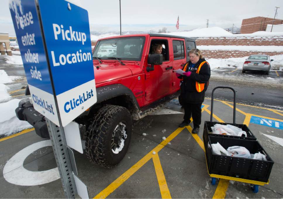 Steve Griffin | The Salt Lake Tribune

Smith's food selector Tammy Lee brings a food order to Cheri Greenburg of North Salt Lake at the Woods Cross Smith's on Thursday, Jan. 5, 2017. Smith's started its "Click It" program six months ago and now 20 of its Utah stores offer the program.
