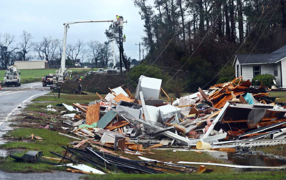 Storms kill 14 in and four in Mississippi The Salt Lake Tribune