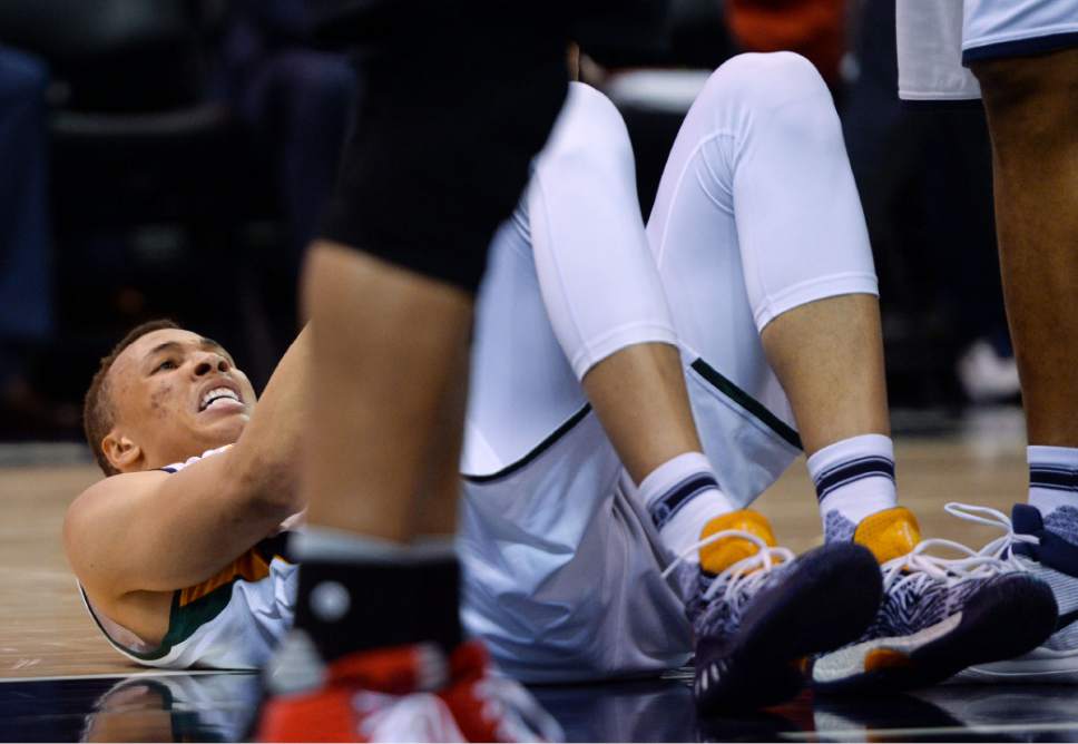 Steve Griffin  |  The Salt Lake Tribune


Utah Jazz guard Dante Exum (11) holds his side in pain after falling to the court while going to the basket during the Utah Jazz versus Portland Trailblazers NBA basketball game at Vivint Smart Home Arena in Salt Lake City Tuesday April 4, 2017.