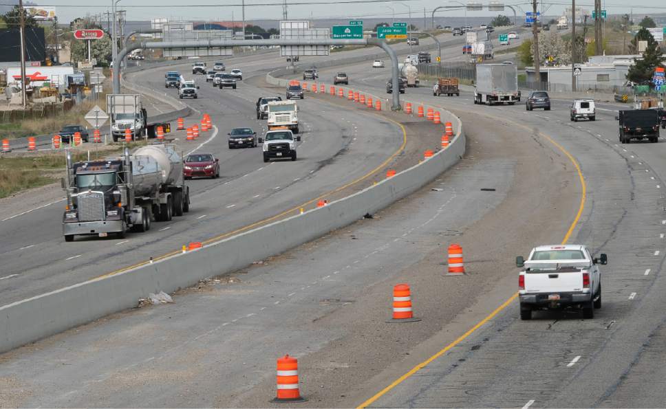 Francisco Kjolseth | The Salt Lake Tribune
As part of National Work Zone Safety week, UDOT conducted a briefing in the I-215 construction zone in an effort to encourage drivers to use caution for their safety as well as construction crews.
