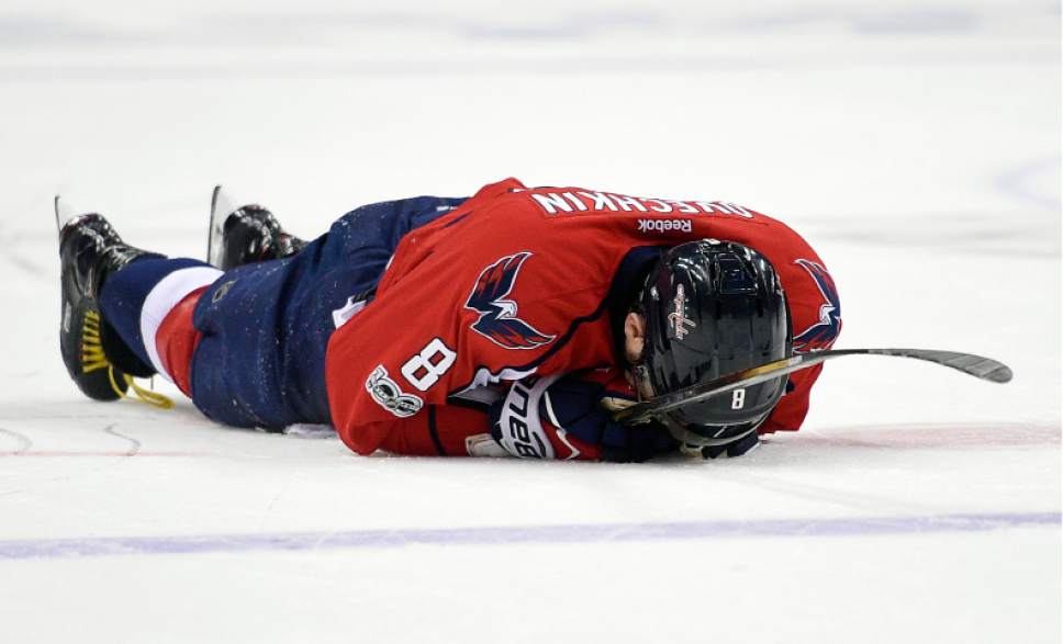 NHL: Capitals' Ovechkin Returns To Game After Apparent Left Leg Injury ...