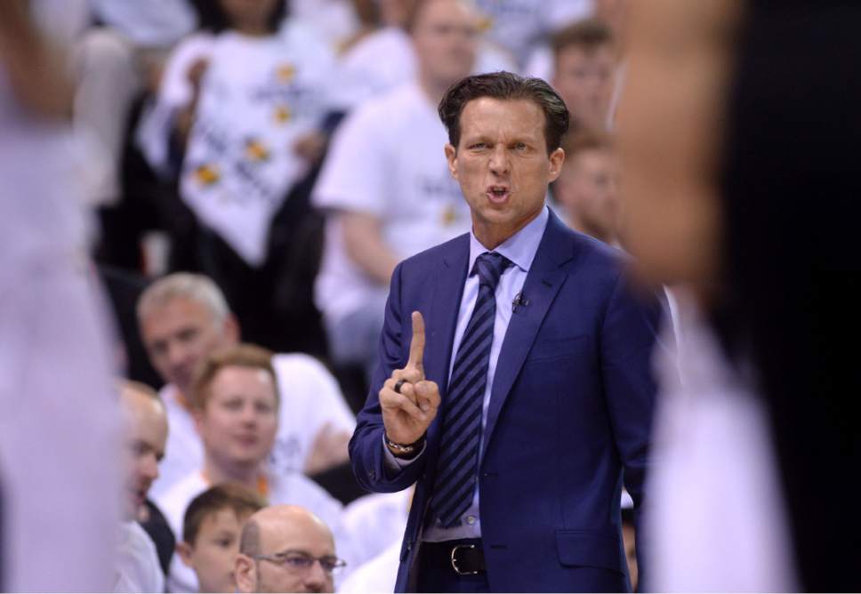 Steve Griffin  |  The Salt Lake Tribune


Utah Jazz head coach Quin Snyder calls a play during the Jazz versus Clippers NBA playoff game at Viviint Smart Home arena in Salt Lake City Sunday April 23, 2017.