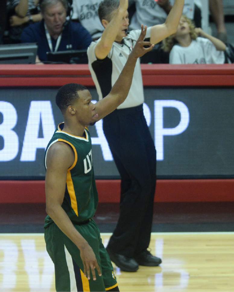 Steve Griffin  |  The Salt Lake Tribune


Utah Jazz guard Rodney Hood (5) holds up three fingers after nailing a triple during game 5 of the the Jazz versus Clippers NBA playoff game at the Staples Center in Los Angeles Tuesday April 25, 2017.