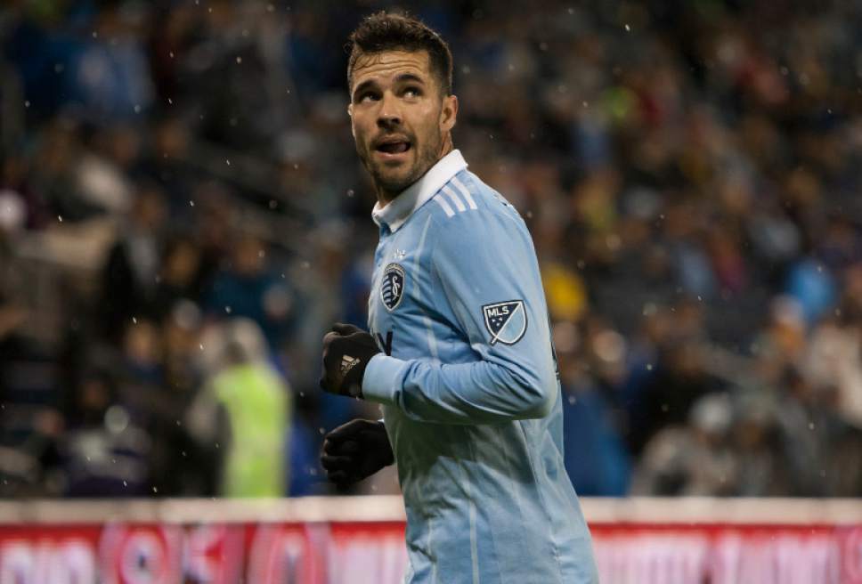 Sporting Kansas City midfielder Benny Feilhaber looks up during the first half of the team's MLS soccer match against Real Salt Lake on Saturday, April 29, 2017, in Kansas City, Kan. (Nick Tre. Smith/The Kansas City Star via AP)