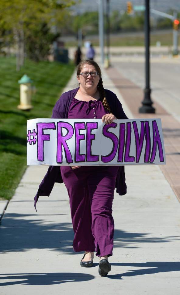Francisco Kjolseth | The Salt Lake Tribune
Dovie Peterson joins Mormon Women for Ethical Government and other concerned citizens as they gather at the Department of Homeland Security field office in West Valley City on Wednesday, May 3, 2017, in a show of solidarity for a young mother named Silvia, who was arrested by ICE agents last week.