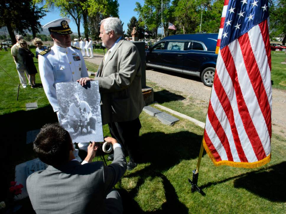 Steve Griffin  |  The Salt Lake Tribune



Preparations for graveside services for Elliott Deen Larsen whose remains finally came home to the Monroe City Cemetery in Monroe, Utah  Friday May 26, 2017. Larsen's family recently learned that he died on the USS Oklahoma at Pearl Harbor.