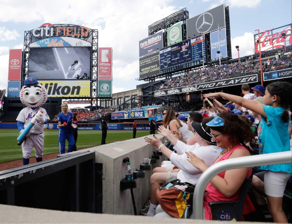 mr met middle finger shirt