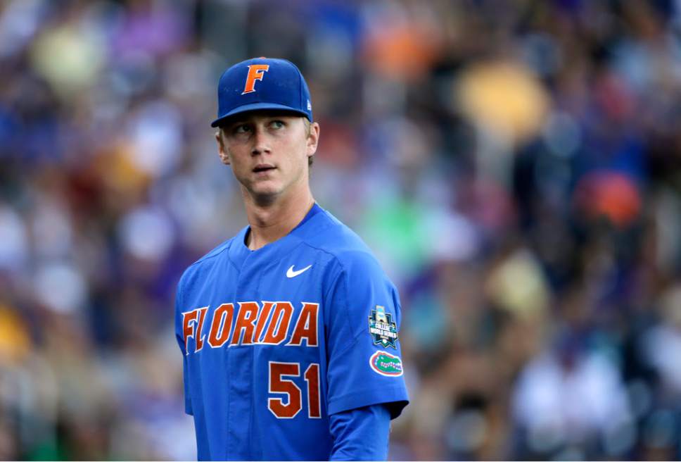 Singer's 12 Strikeouts Help Gators Beat LSU 4-3 In CWS Finals Opener ...