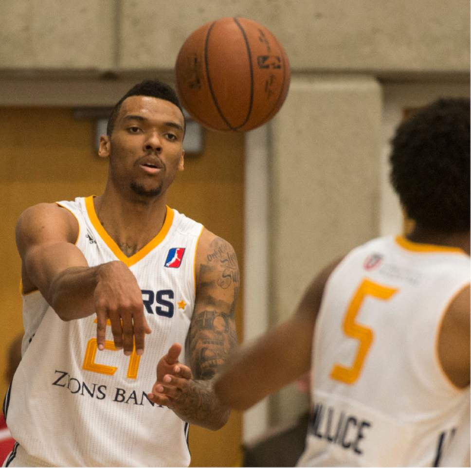 Rick Egan  |  The Salt Lake Tribune

Salt Lake Stars  Joel Bolomboy (4), tosses a pass to Tyrone Wallace (5), in NBA D League action, at Salt Lake Community College, Saturday, January 7, 2017.