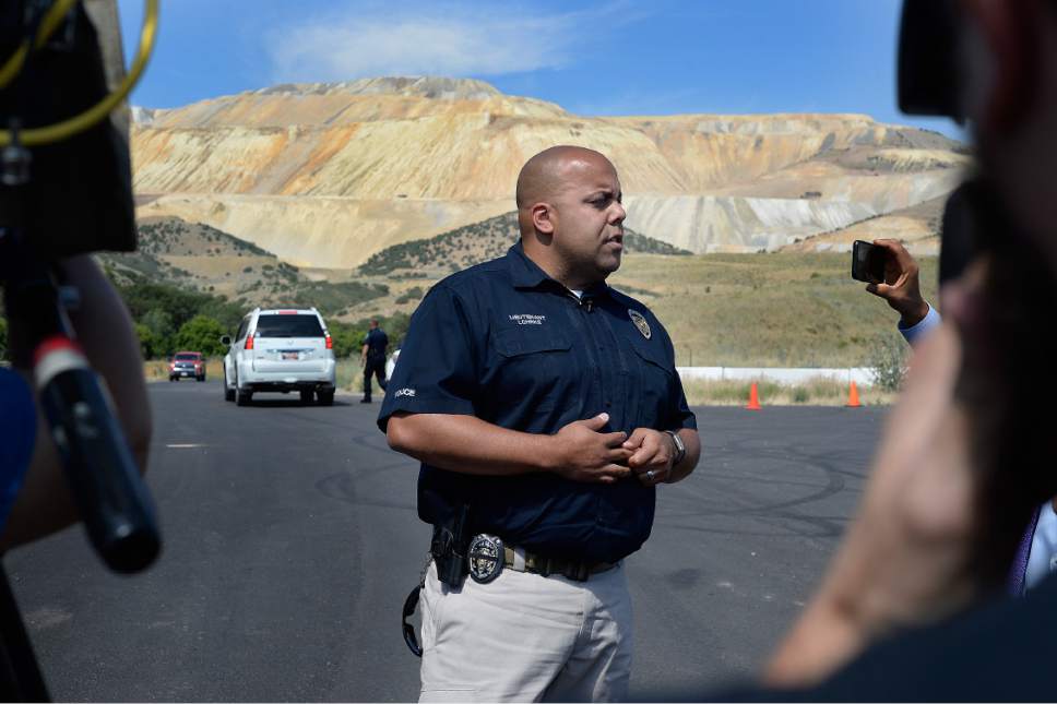 Scott Sommerdorf   |  The Salt Lake Tribune


Leiutenant Brian Lohrke describes the plane crash scene where two people in a small plane died. Access to the area was blocked by FAA as they investigate the scene off Bingham Canyon Road near Kennecott on Thursday, July 13, 2017.
