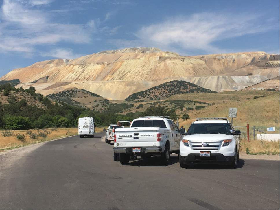 Scott Sommerdorf  |  The Salt Lake Tribune


Police block the access to a plane crash site as the Police Command Center vehicle, left, makes its way to the site up Bingham Canyon Road on Thursday, July 13, 2017. Two people are dead from the two-seat small plane crash near Kennecott, Utah.