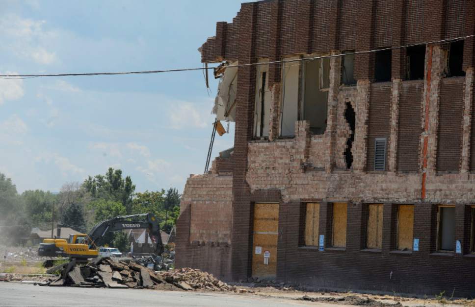Steve Griffin  |  The Salt Lake Tribune


Bricks from Granite High School are being made available to the public as the school is demolished in Salt Lake City Tuesday July 18, 2017. Bricks can be picked up in the east parking lot o the school.