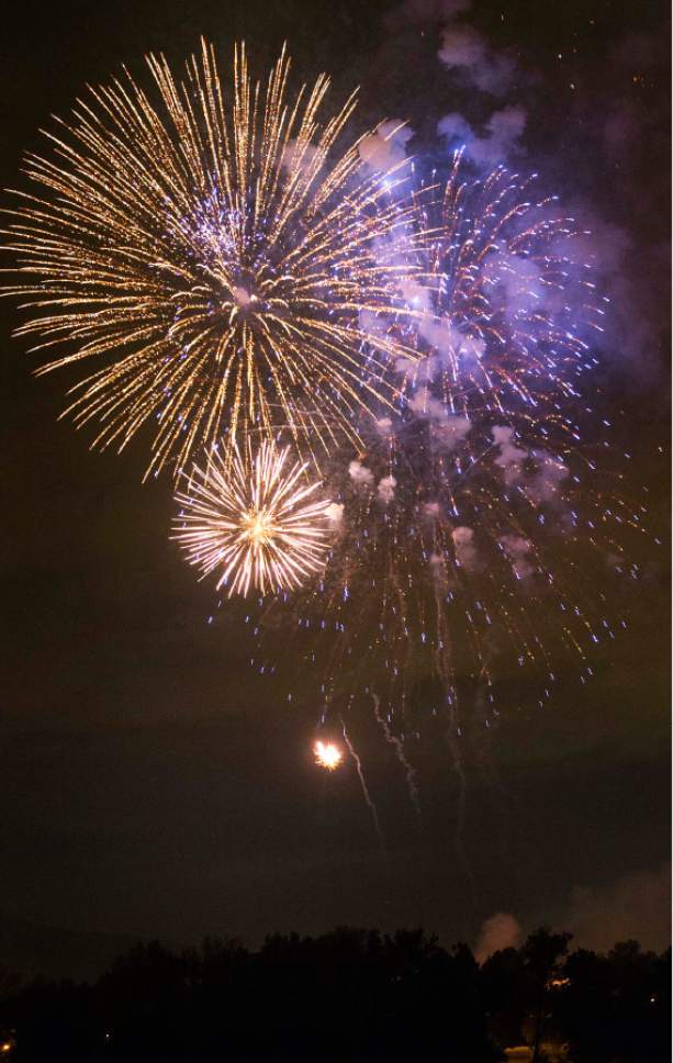 Rick Egan  |  The Salt Lake Tribune

Sugarhouse fireworks, Saturday, July 4, 2015.