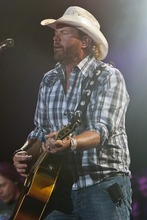 Toby Keith's show may be sponsored by Ford, but this review is not ...